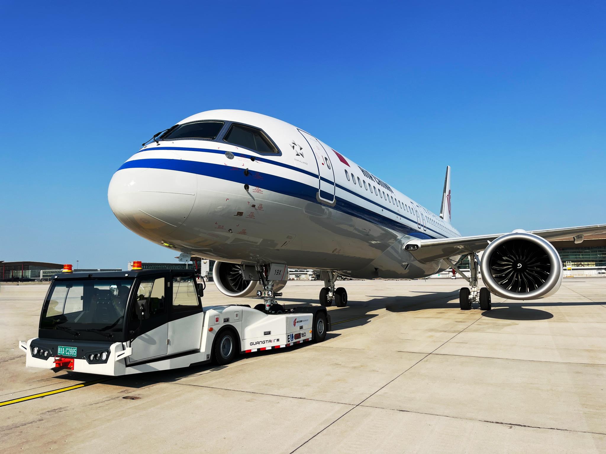 電動-抱輪牽引車-豹式-國產(chǎn)大飛機-九一九-北京-首都機場-國航-64661724978451_.pic_hd.jpg